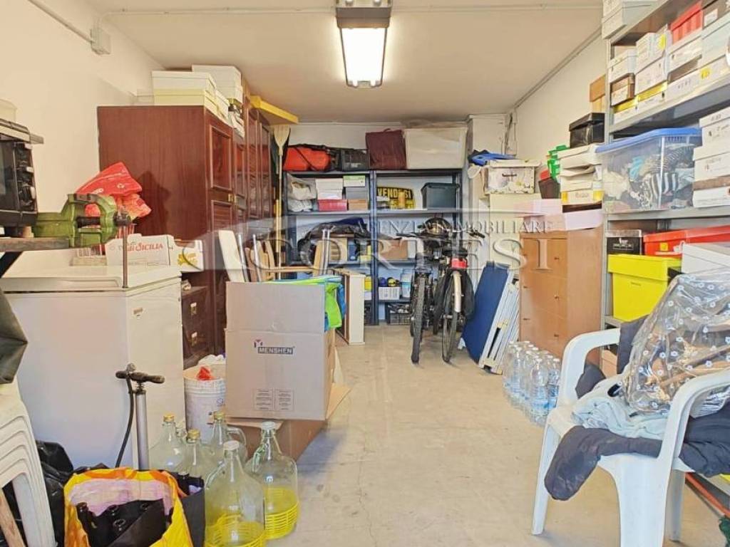 Box / garage a Fano in Via Fratelli Zuccari - Foto 3
