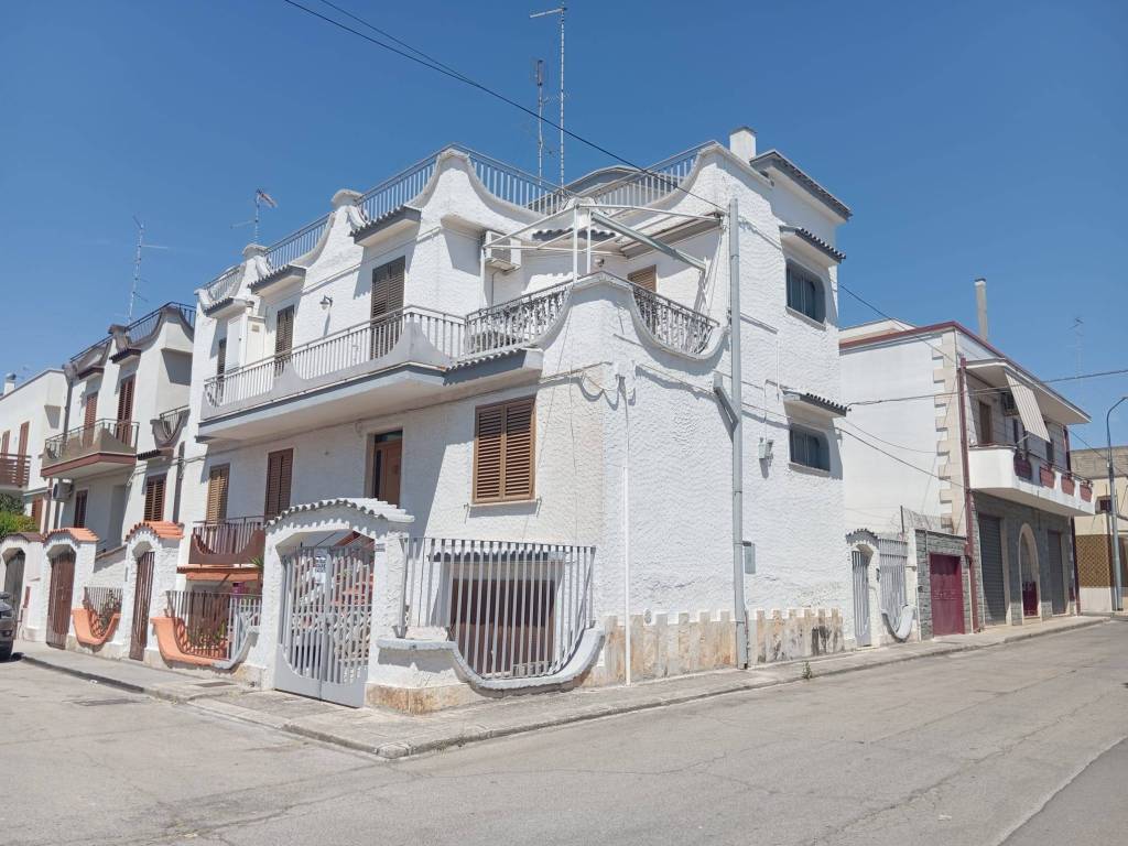 Appartamento a Acquaviva delle fonti in Via Coriolano, 48 - Foto 2