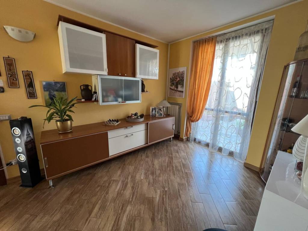 Villetta a schiera a Caronno pertusella in Via Adamello - Foto 2