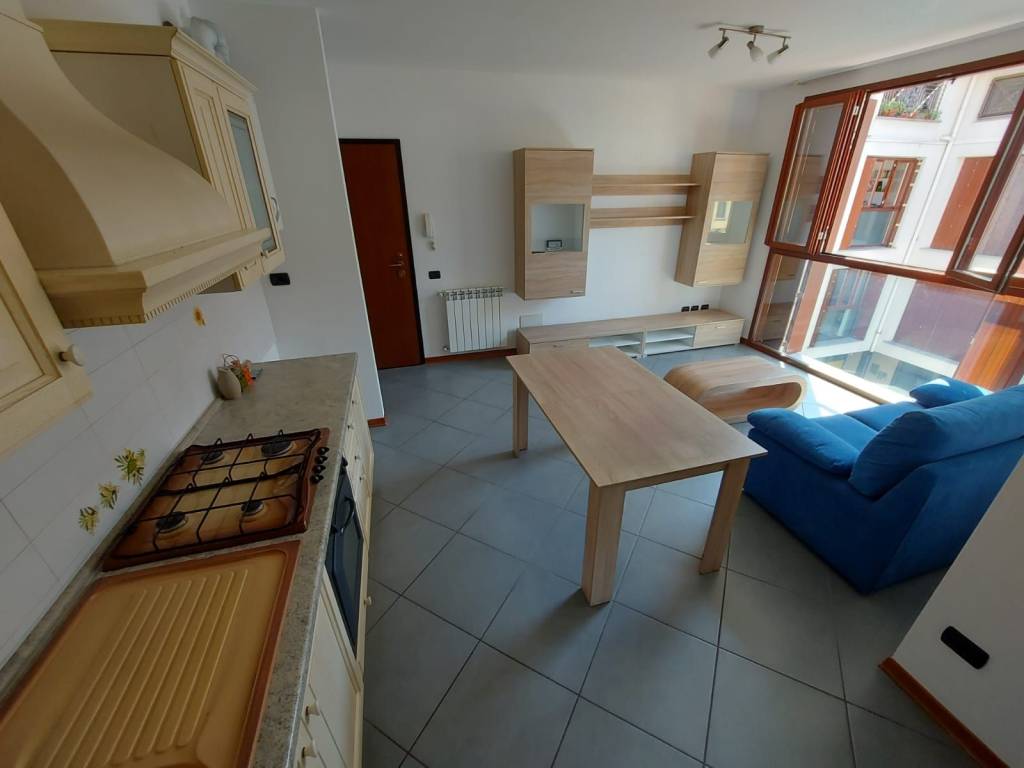 Appartamento a Vergiate in Via Felice Cavallotti - Foto 4