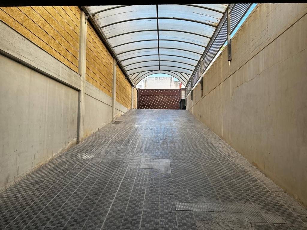 Box / garage a Andria in Via Carlo Armellini, 2 - Foto 2