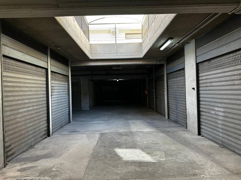 Box / garage a Andria in Via Carlo Armellini, 2 - Foto 3