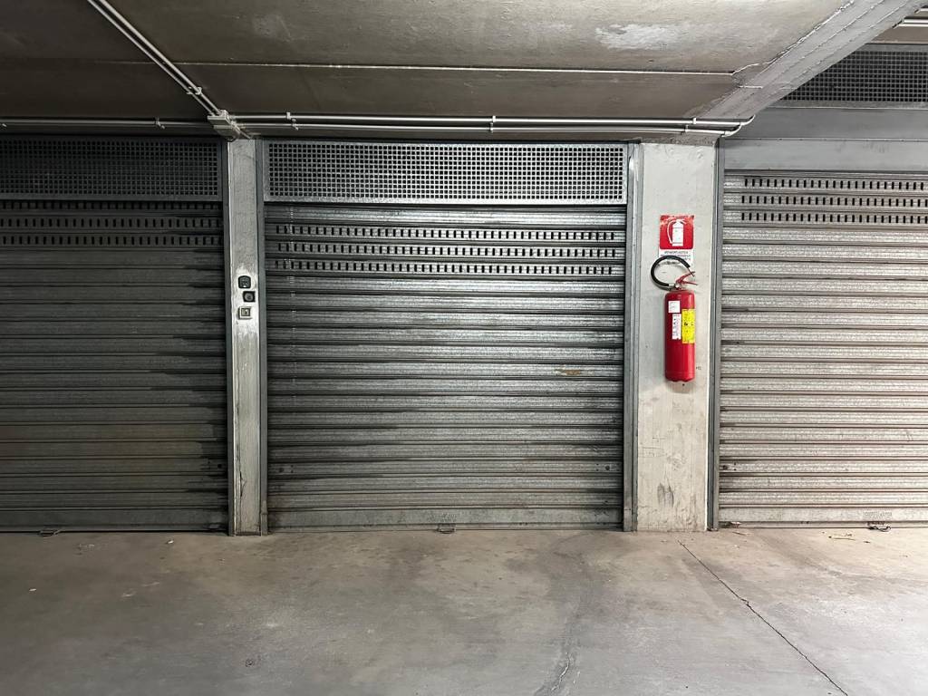 Box / garage a Andria in Via Carlo Armellini, 2 - Foto 4