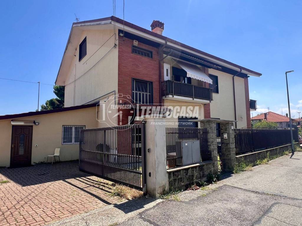 Appartamento a Caselle torinese in Via dante alighieri - Foto 2