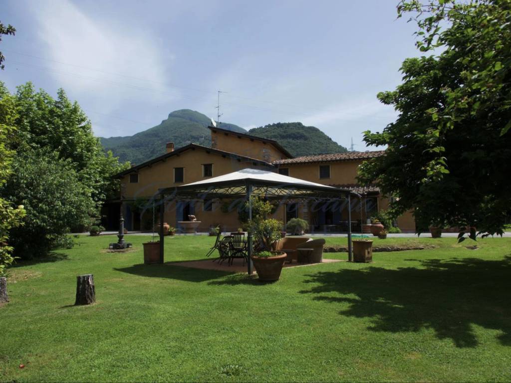 Rustico / casale a Pietrasanta in Via Valdicastello Carducci, 46 - Foto 2