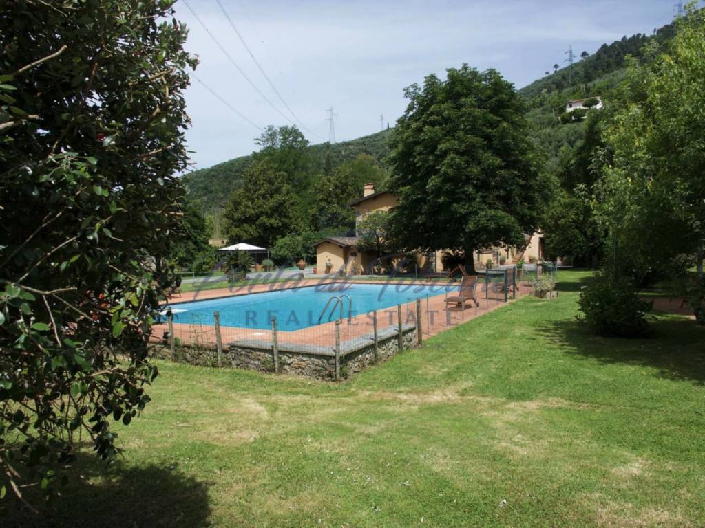 Rustico / casale a Pietrasanta in Via Valdicastello Carducci, 46 - Foto 4