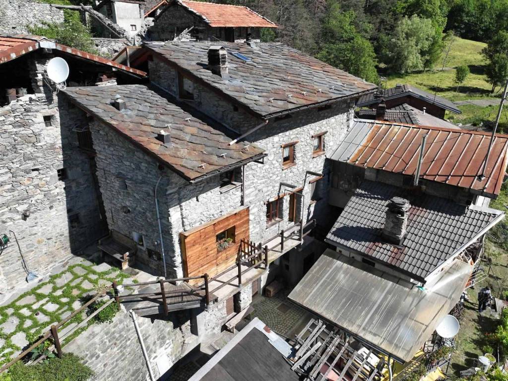 Casa indipendente a Antey-saint-andrè in Località Chessin, 6 - Foto 2