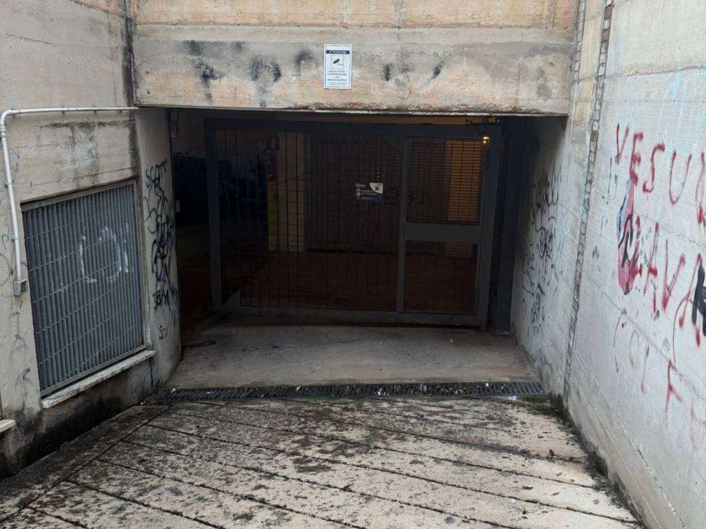 Box / garage a Salerno in Piazza Gian Camillo Gloriosi - Foto 2