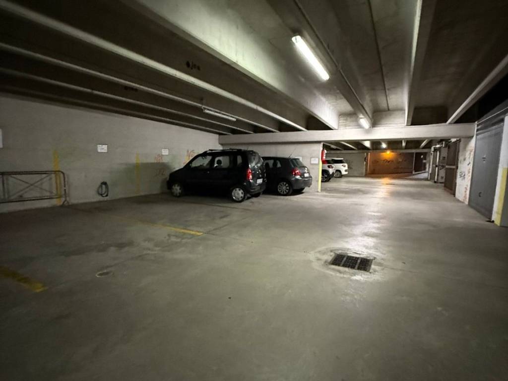 Box / garage a Salerno in Piazza Gian Camillo Gloriosi - Foto 3