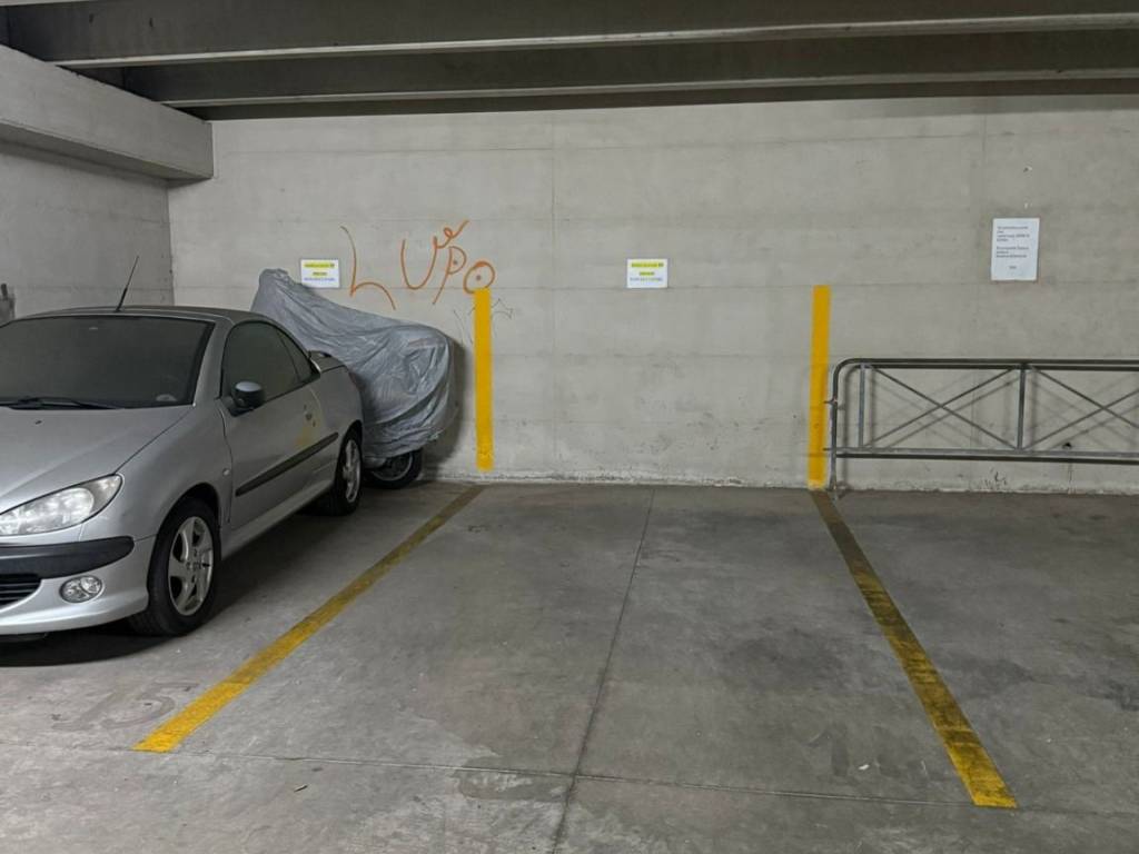 Box / garage a Salerno in Piazza Gian Camillo Gloriosi - Foto 4