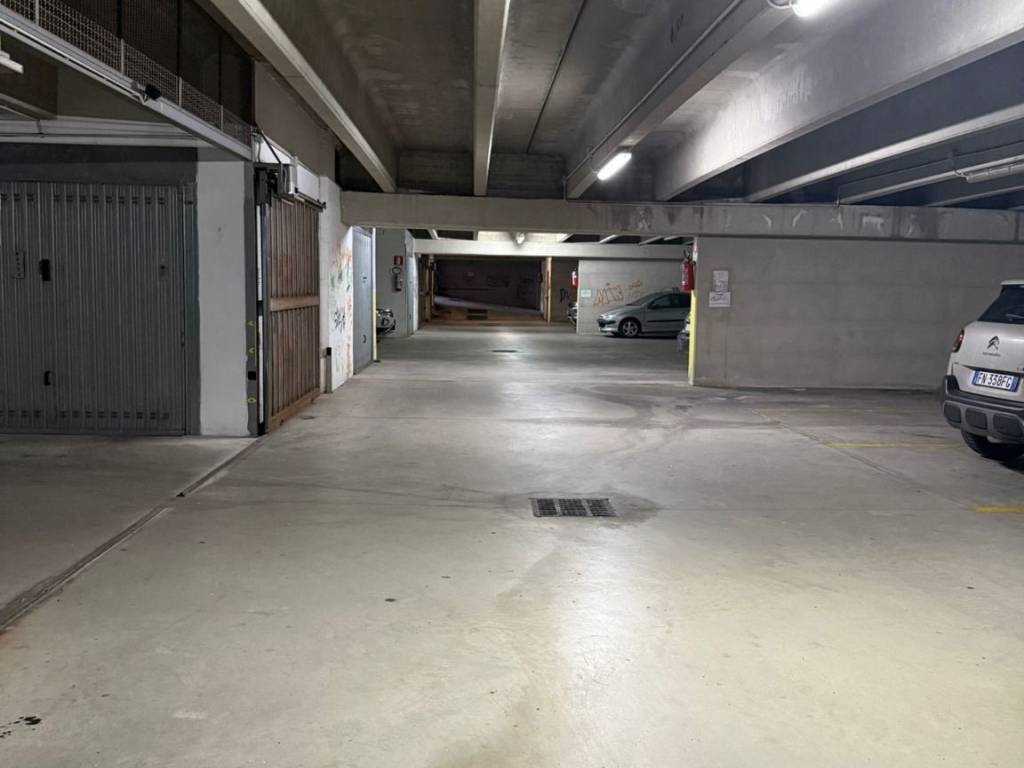 Box / garage a Salerno in Piazza Gian Camillo Gloriosi - Foto 5