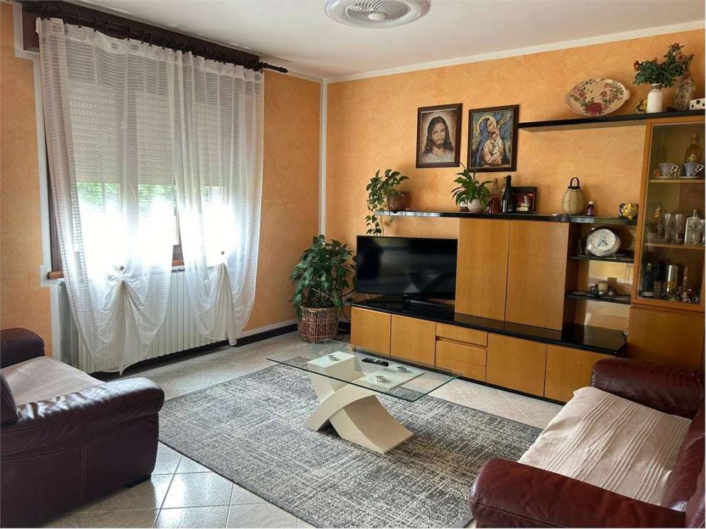Villa a Goito in Strada Statale Goitese, 299 - Foto 3