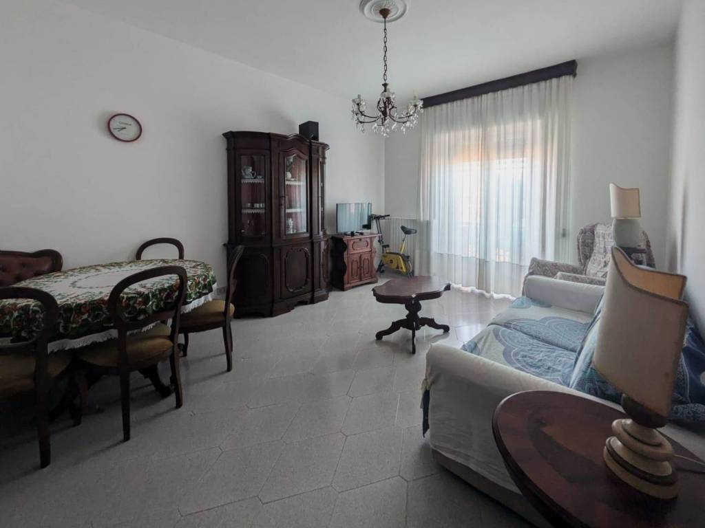 Appartamento a Follonica in Via Cristoforo Colombo, 11 - Foto 2