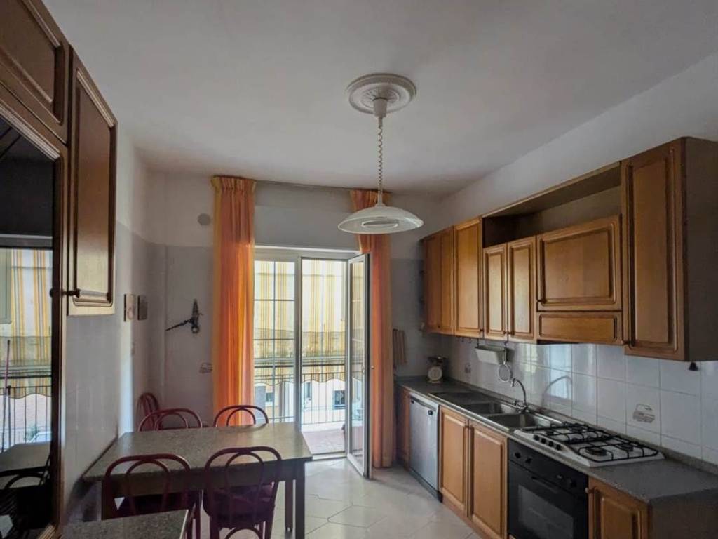 Appartamento a Follonica in Via Cristoforo Colombo, 11 - Foto 4