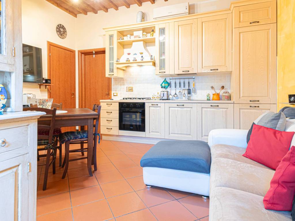 Appartamento a Carmignano in Piazza Cesare Battisti - Foto 2