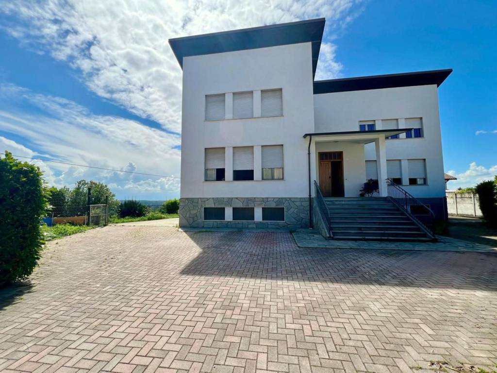 Casa indipendente a La morra in Frazione Rivalta San Giacomo - Foto 2