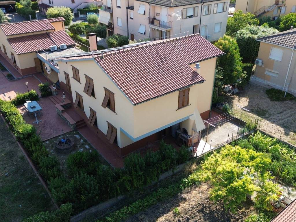 Villa a Campiglia marittima in Via Nino Nanetti, 19 - Foto 3