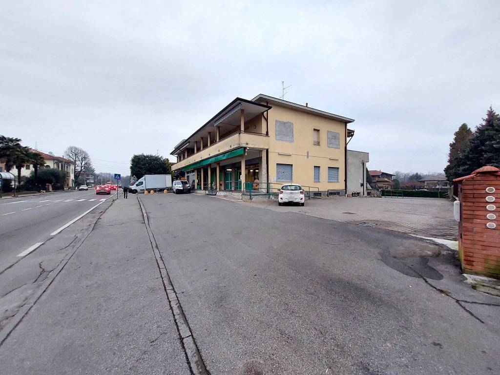 Palazzo / stabile a Casatenovo in Via Alcide De Gasperi, 45 - Foto 2