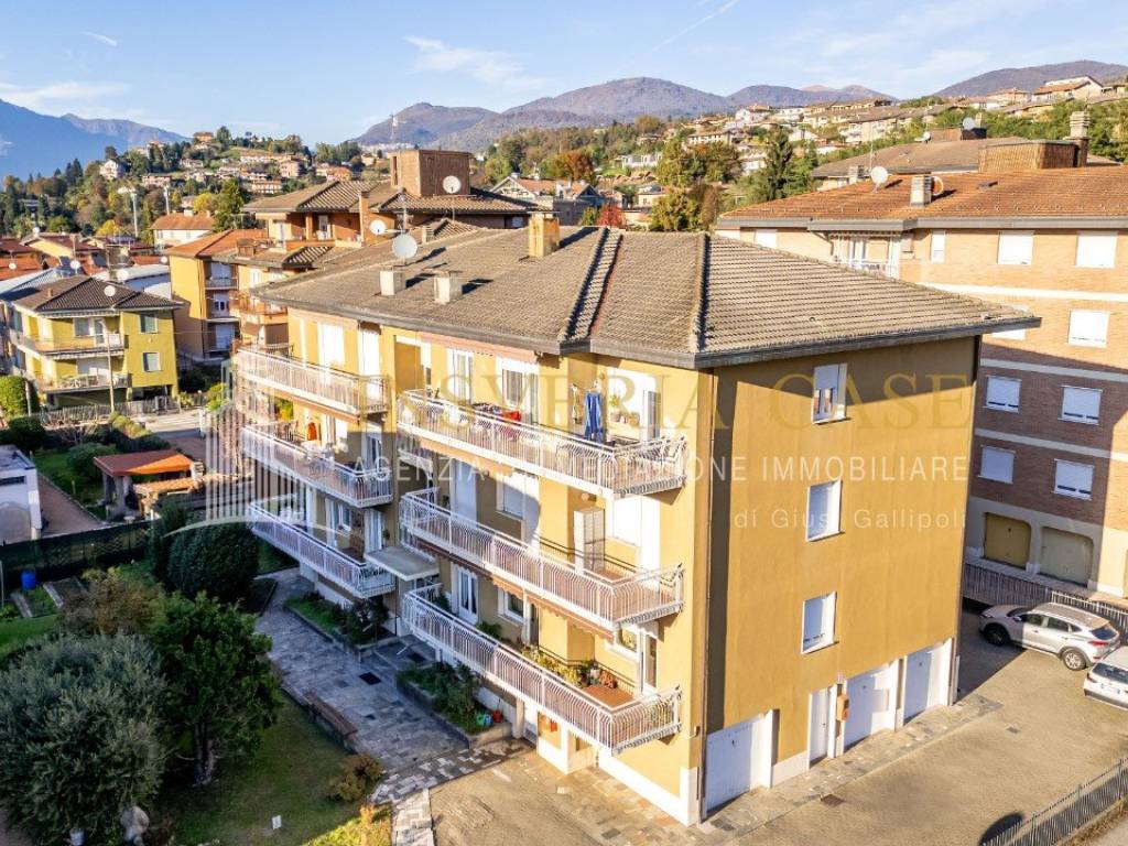Appartamento a Luino in VIA FILIPPO TURATI, 29 - Foto 2