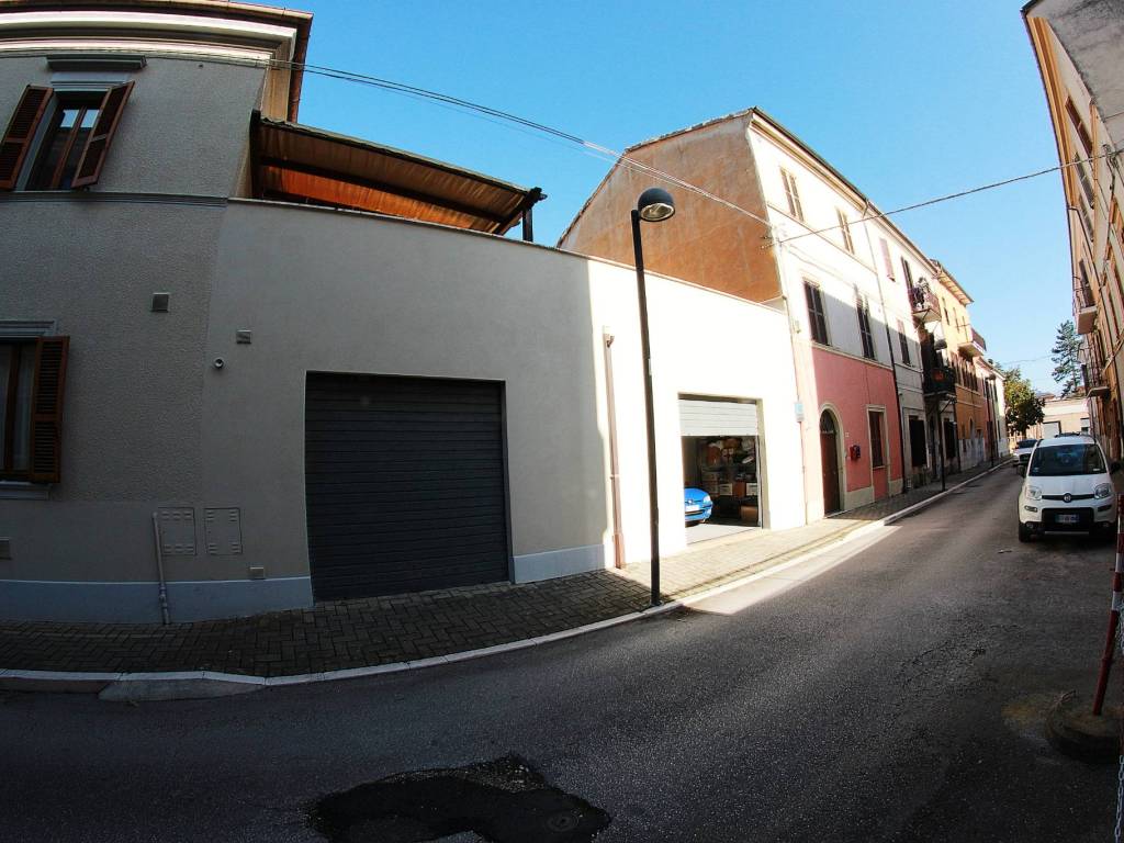 Villa a Fabriano in Viale Enrico Stelluti Scala - Foto 4