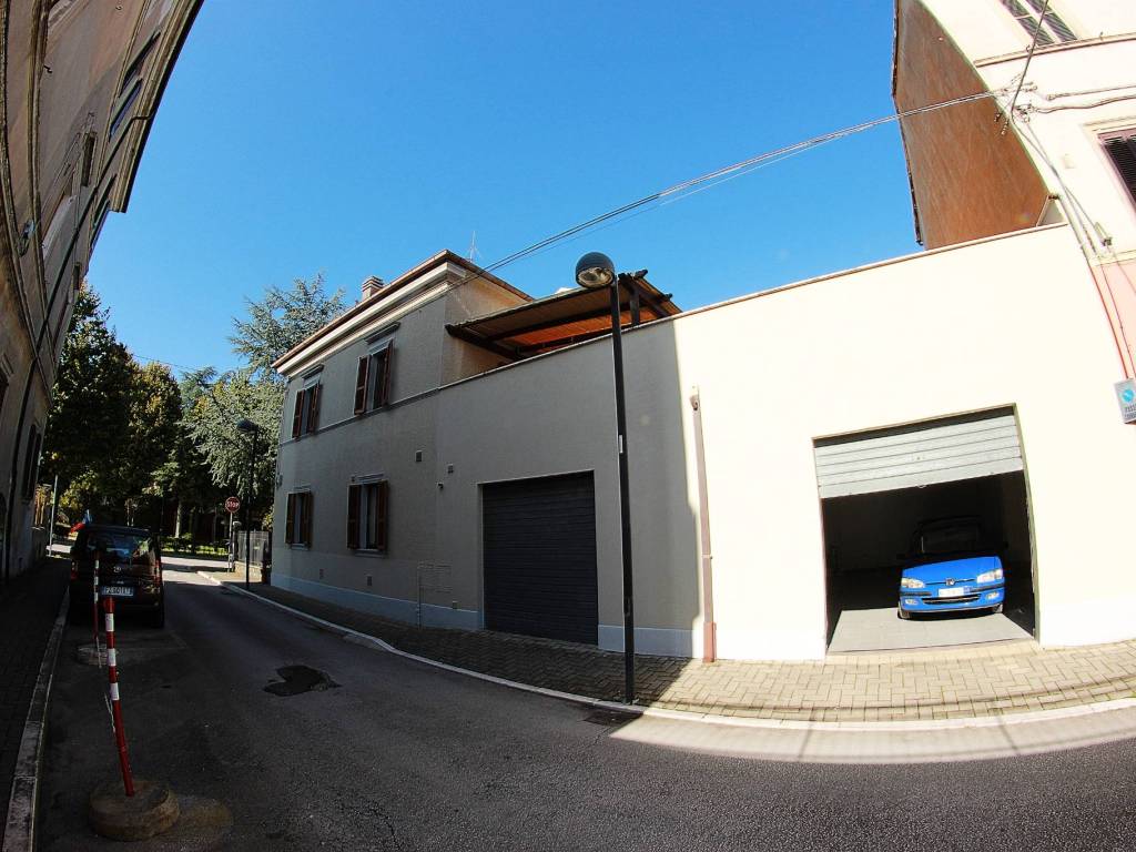Villa a Fabriano in Viale Enrico Stelluti Scala - Foto 5