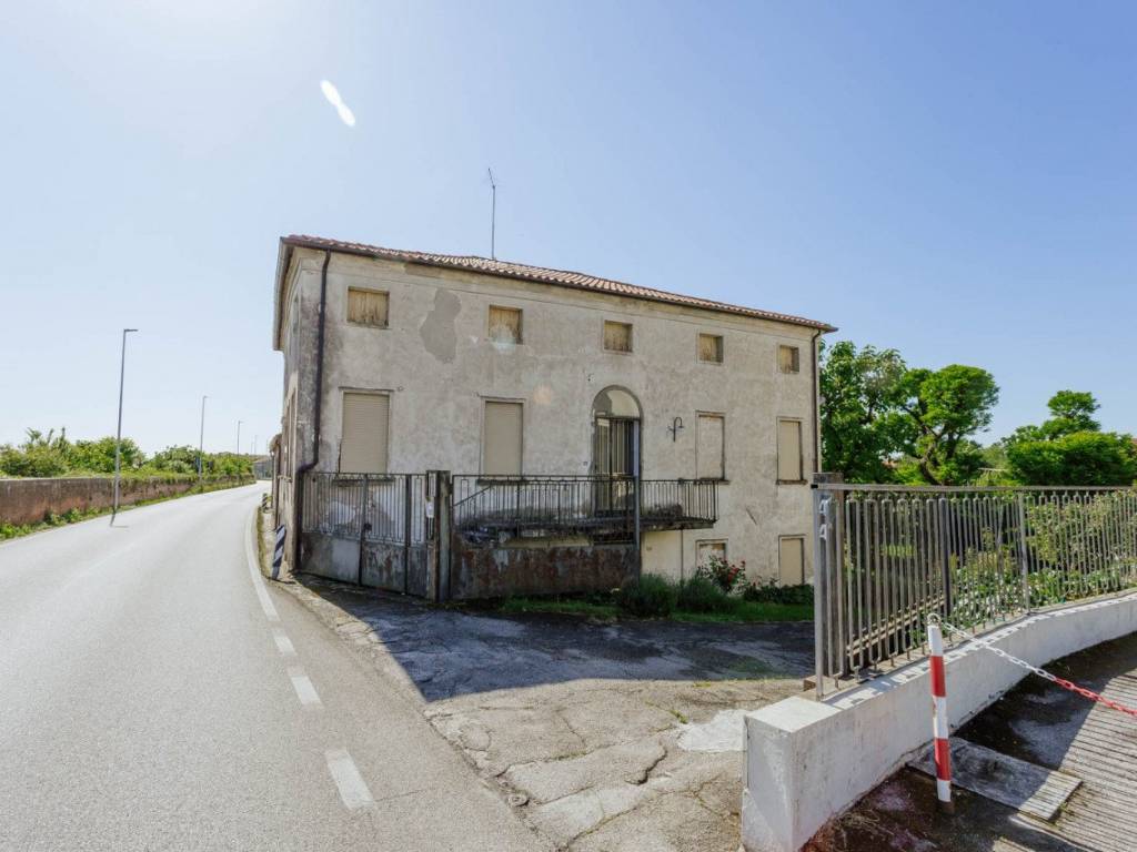Palazzo / stabile a Bovolenta in Via Giuseppe Garibaldi, 5 - Foto 4