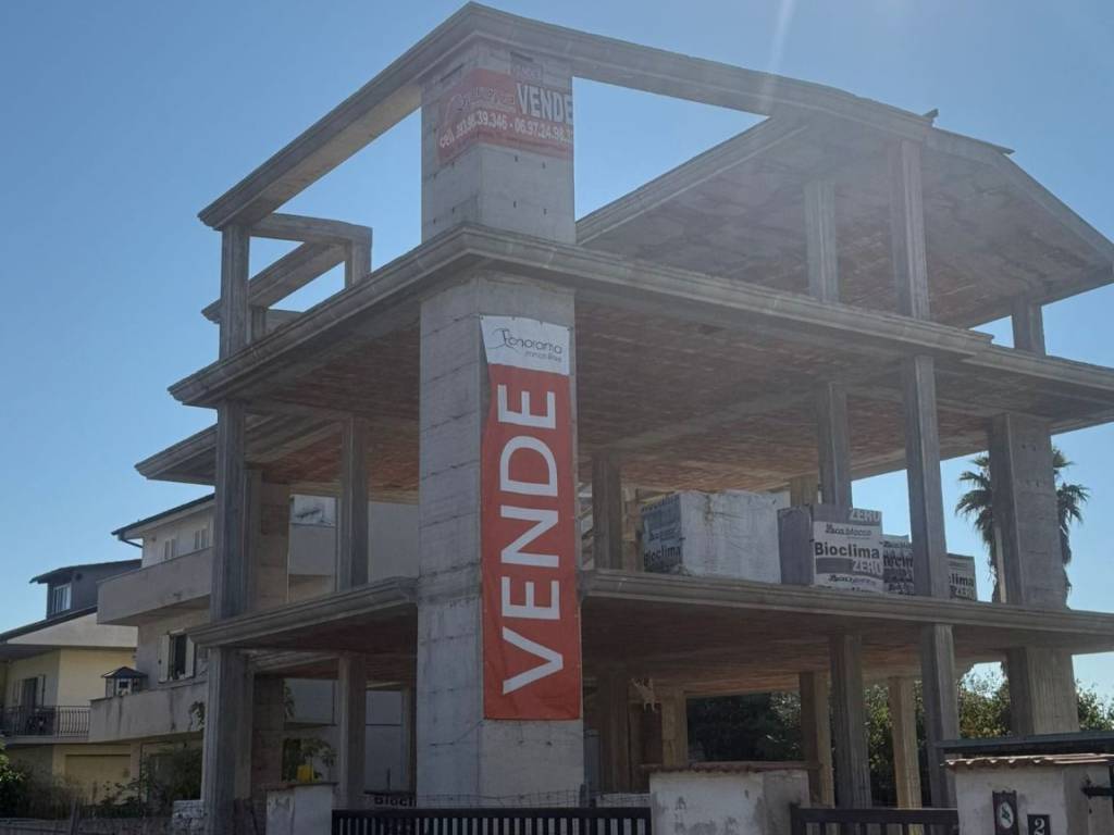 Villa a Aprilia in Via Catanzaro - Foto 3