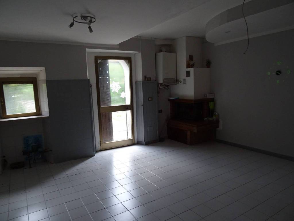 Casa indipendente a Fabriano in fr. Varano - Foto 2