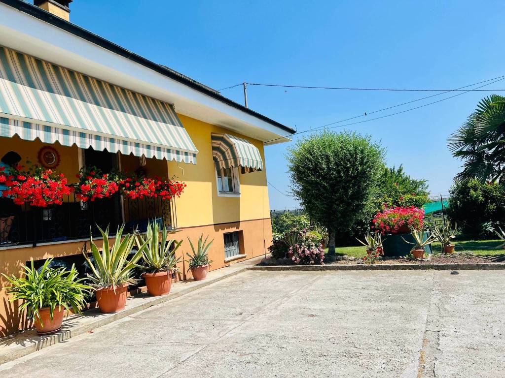 Villa a Costigliole saluzzo in Via Savigliano - Foto 2