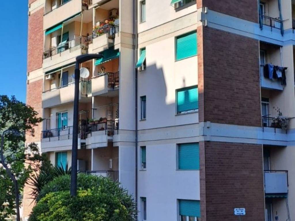 Appartamento a Genova in Via Franco Antolini - Foto 2