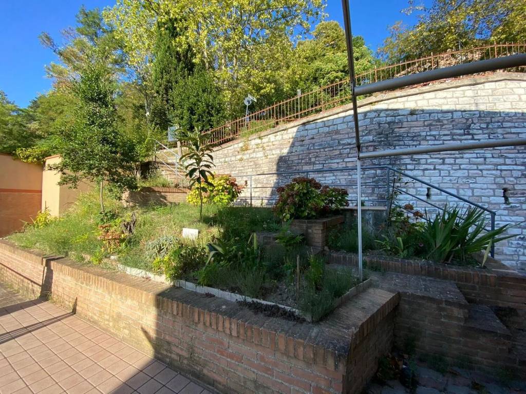 Villa a Urbino in Via Giuseppe Tomassini - Foto 4