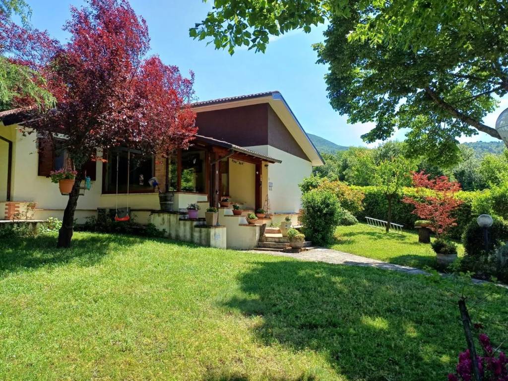 Villa a Borbona in Via San Maria Del Monte S.N.C. - Foto 3