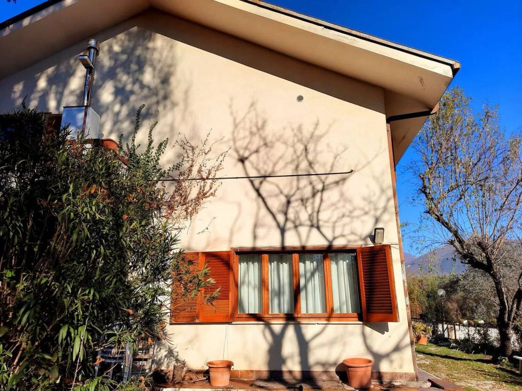 Villa a Rieti in Via Valle D'Aosta S.N.C. - Foto 2