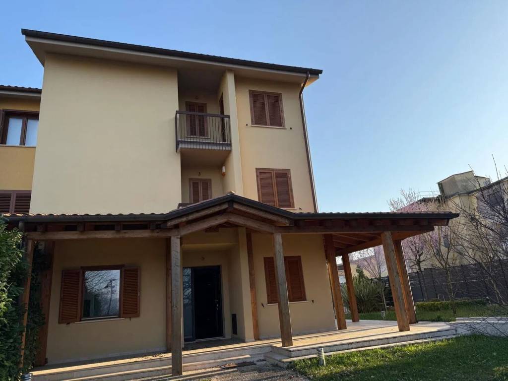 Villa a Rieti in Via Salaria Per L'Aquila, 81 - Foto 2