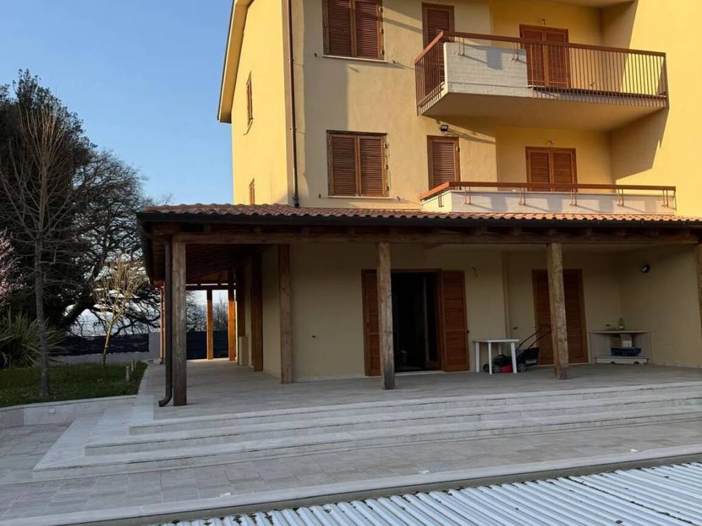 Villa a Rieti in Via Salaria Per L'Aquila, 81 - Foto 3