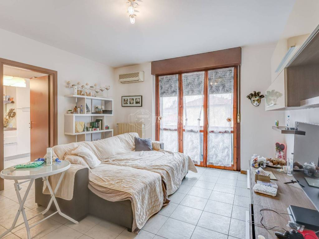 Appartamento a Cardano al campo in Via ALBERTO DA GIUSSANO 7 - Foto 2