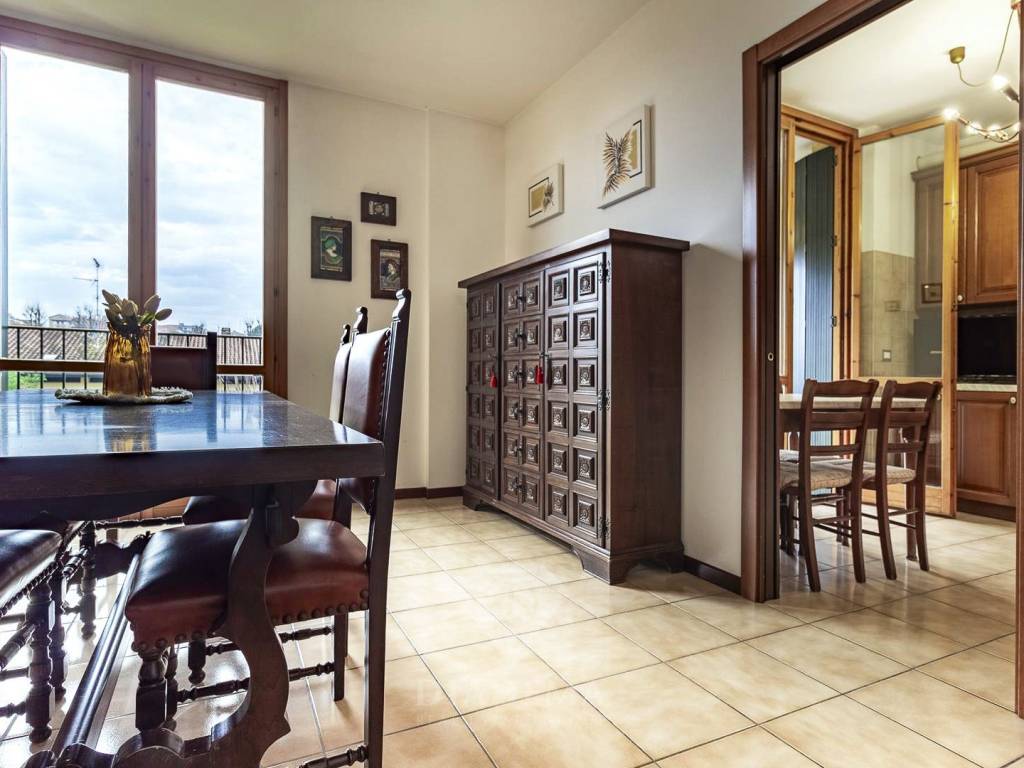 Appartamento a Jerago con orago in Via Grandi, 27 - Foto 4