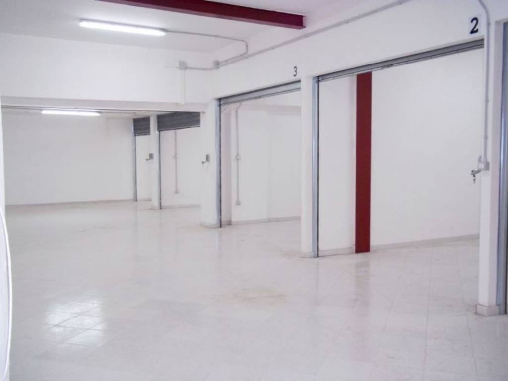 Box / garage a Cosenza in Via Luigi Miceli, 33 - Foto 3
