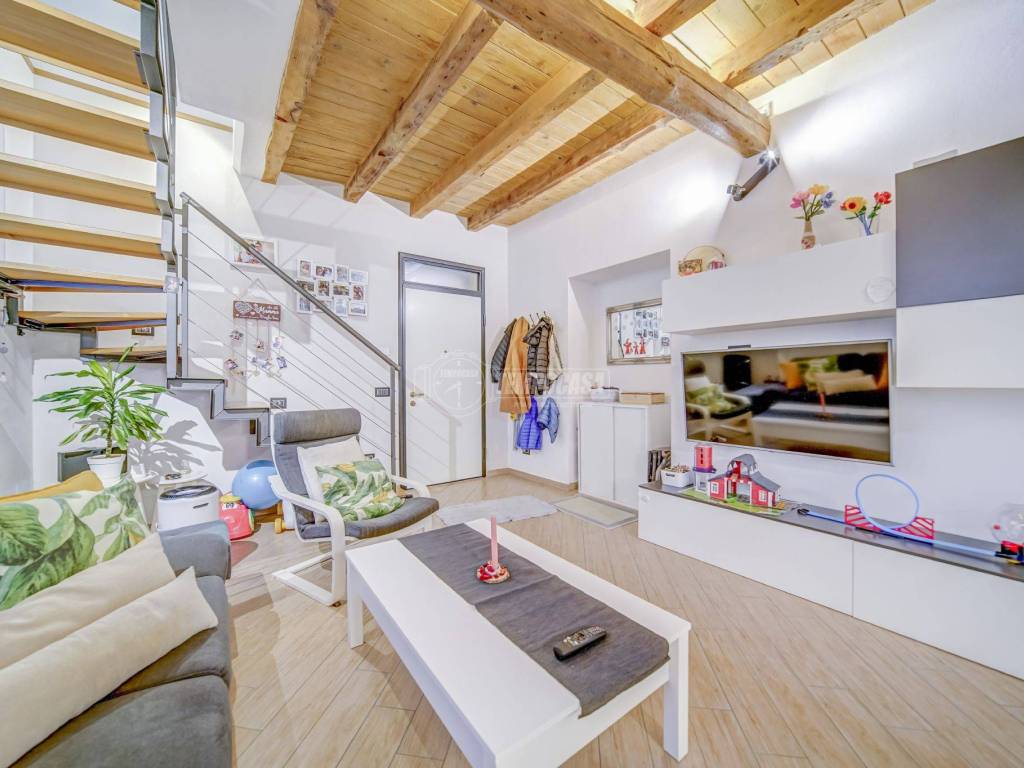 Appartamento a Gazzada schianno in Vicolo Magnani 4 - Foto 3