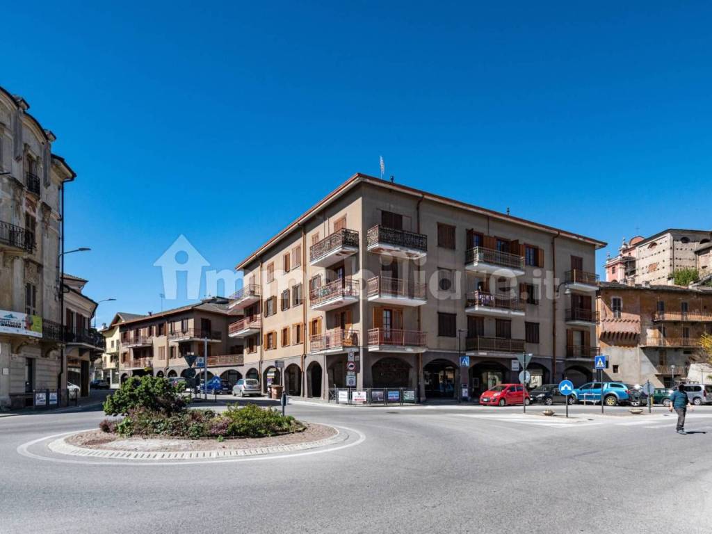 Immobile a Caraglio in Piazza Martiri della Libertà, 8 - Foto 2