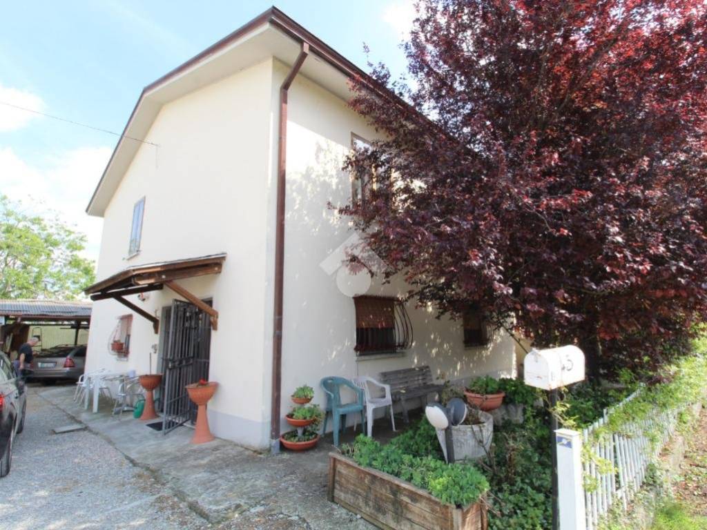 Villa a Cadelbosco di sopra in Via Giuseppe Mazzini, 45 - Foto 2