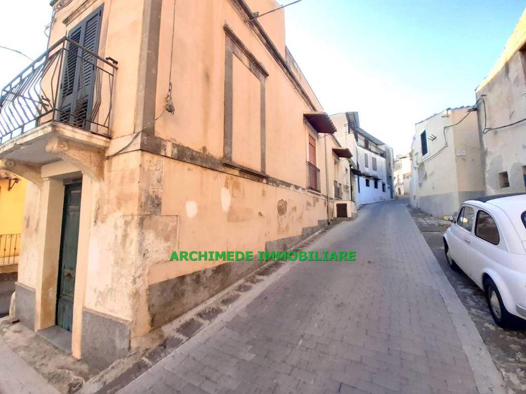 Palazzo / stabile a Noto in Via Salvatore Tafaro, 27 - Foto 3