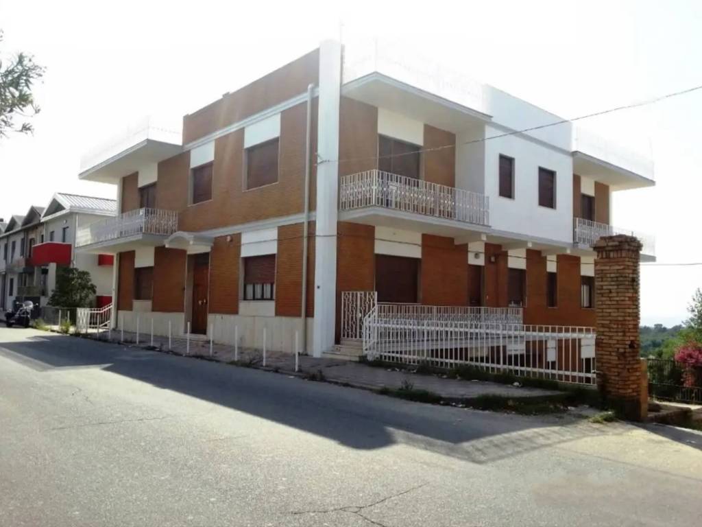 Palazzo / stabile a Gioia tauro in Viale Italia - Foto 3