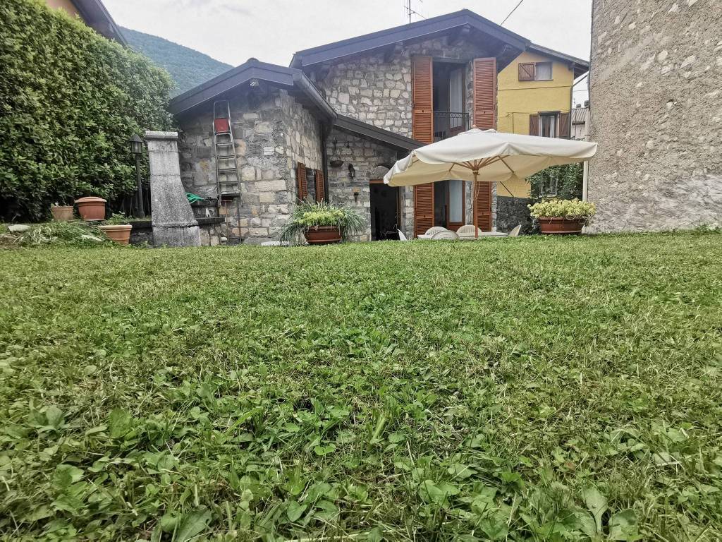 Villa a Alta valle intelvi in Via R. Passerini - Foto 2