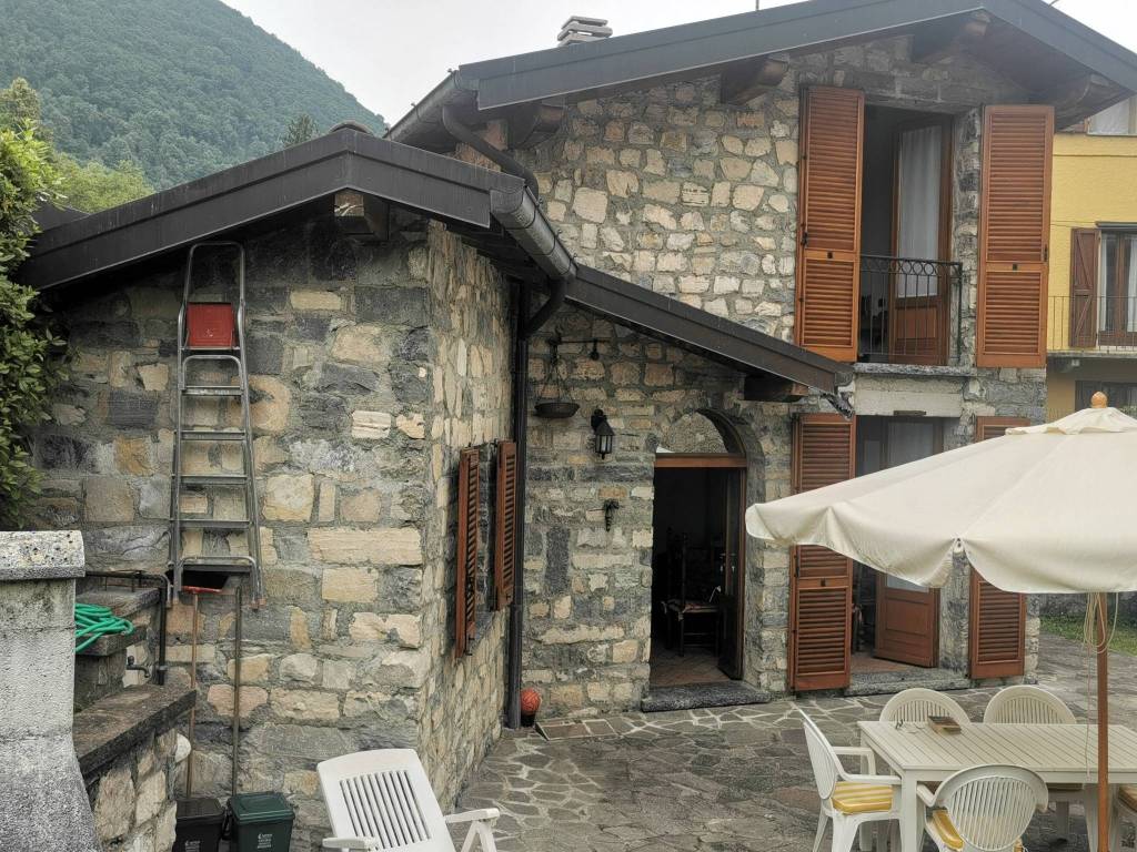 Villa a Alta valle intelvi in Via R. Passerini - Foto 3