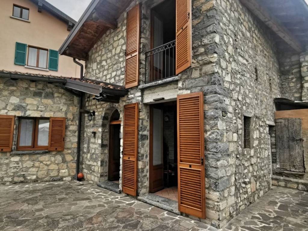 Villa a Alta valle intelvi in Via R. Passerini - Foto 5