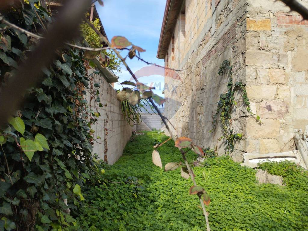 Rustico / casale a Tratalias - Foto 5