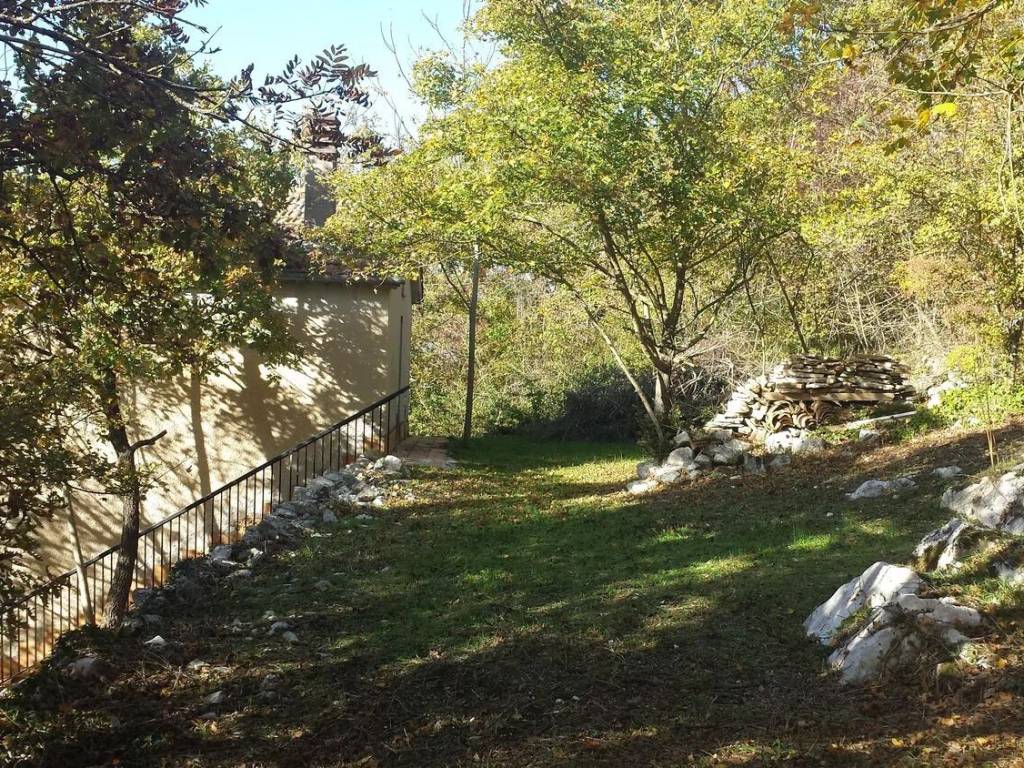 Villa a Pettoranello del molise in Via Colle San Leonardo S.N.C. - Foto 4