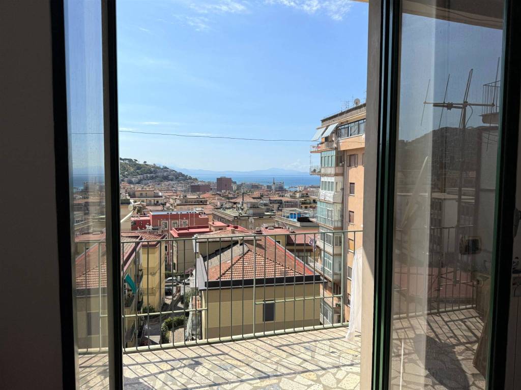 Appartamento a Salerno in Via Valerio Laspro, 23 - Foto 3