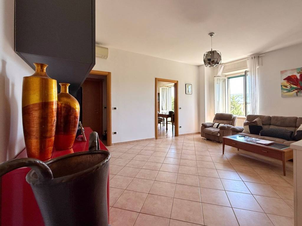 Appartamento a Verona in Via Bengasi, 5 - Foto 2